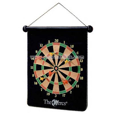 Magnetic dart board