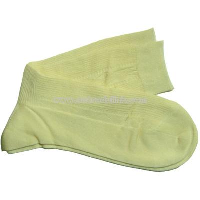 Natural bamboo fiber socks capable of deodorization