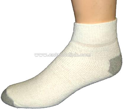 GRAY HEEL AND TOE QUARTER SOCKS