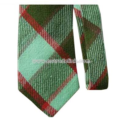 Wool tie